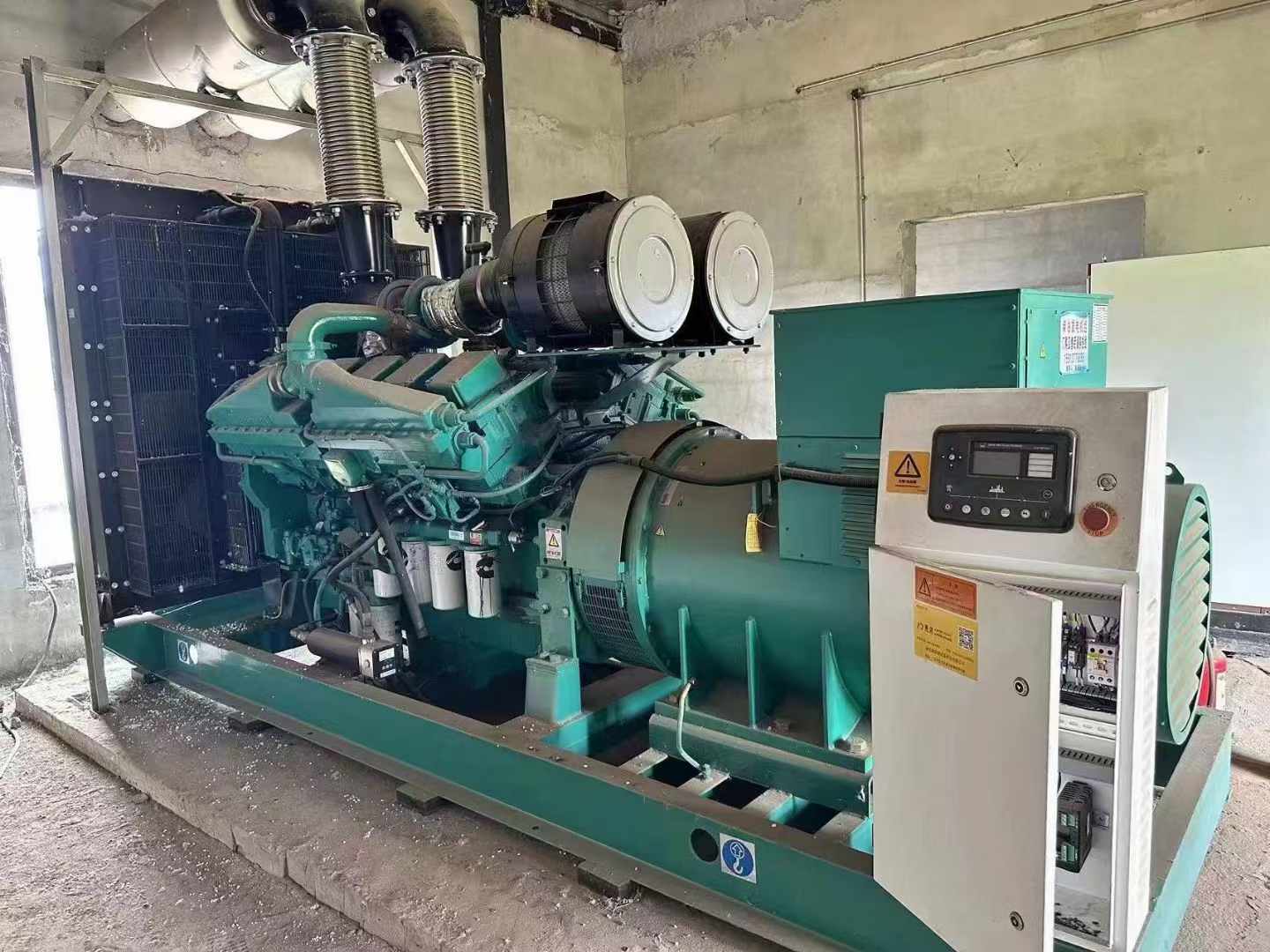 东兴无功补偿装置的性能评估需要考虑哪些因素？