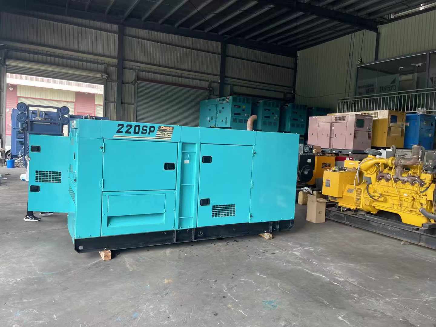 东兴柴油发电机组长期不间断运行时，如何监控其温度和压力？