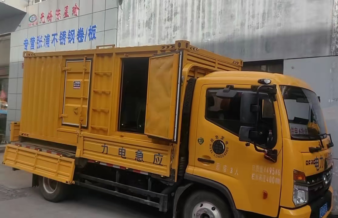 东兴柴油发电机组负载测试时应如何监控机组的运行状态？